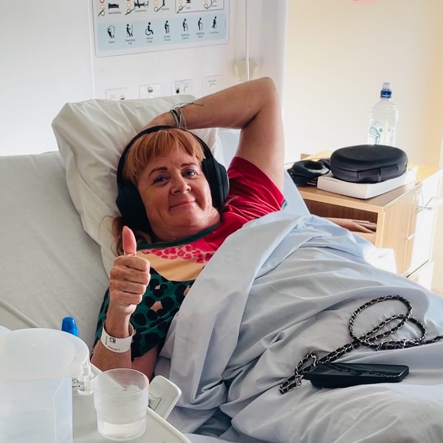 Jacqui in hospital giving a thumbs up